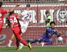 De no ser por algunas intervenciones del guardameta mexicano, el marcador pudo haber sido más escandaloso. R. BREGANI / EFE