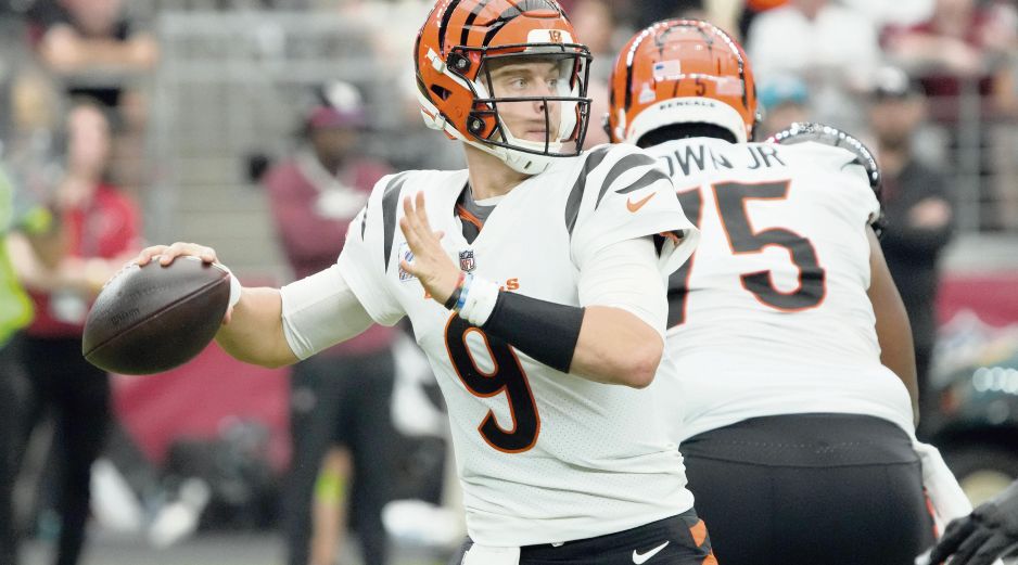 Joe Burrow completó 36 de 46 pases en el partido ante Cardenales. AP