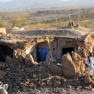 Afganistán calcula más de cuatro mil 500 víctimas tras terremotos