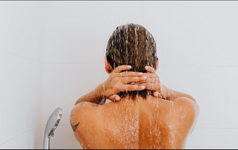 Te presentamos las ventajas y desventajas de ducharse con agua fría y caliente. Pexels.