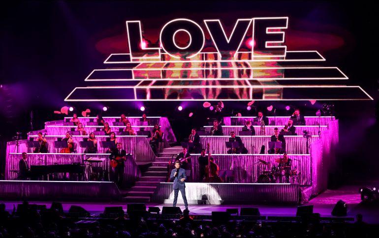 Picardía y una aire de seducción fueron los acompañantes de Michael Bublé, quien logró un recinto con sold out. EL INFORMADOR/ H. Figueroa