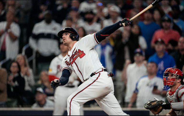 Travis d’Arnaud (en la imagen) y Austin Riley dispararon un jonrón de dos carreras cada uno en el triunfo de los Bravos de Atlanta. AP/J. Bazemore