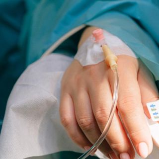 Tras fallo histórico, Ecuador promulga reglamento para implementar la eutanasia