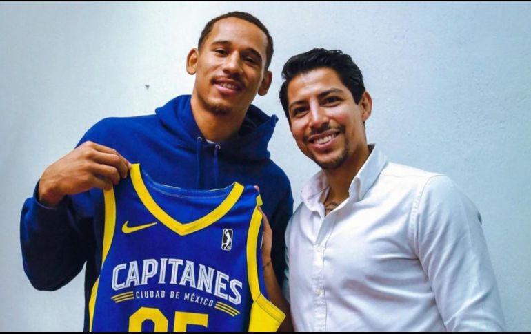 Juan Toscano-Anderson (izq.) será la figura del equipo de la Ciudad de México. TWITTER/CapitanesCDMX