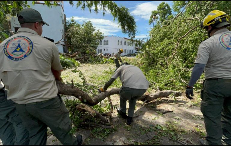 Una de las afectaciones significativas fue la inundación del Hospital Regional de Autlán de Navarro. CORTESÍA/PC y Bomberos de Jalisco