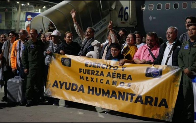 El avión aterrizó en la base aérea militar No. 1, Santa Lucia, a las 19:05 horas. CORTESÍA/SRE