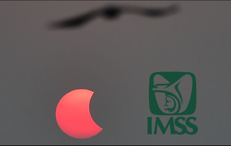 El eclipse solar anular es la interposición de la luna sobre el sol y se forma un 