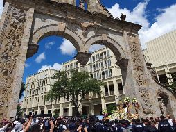 Miles de romeros la acompañaron en medio de rezos, alabanzas y vitoreos. EL INFORMADOR / R. BOBADILLA