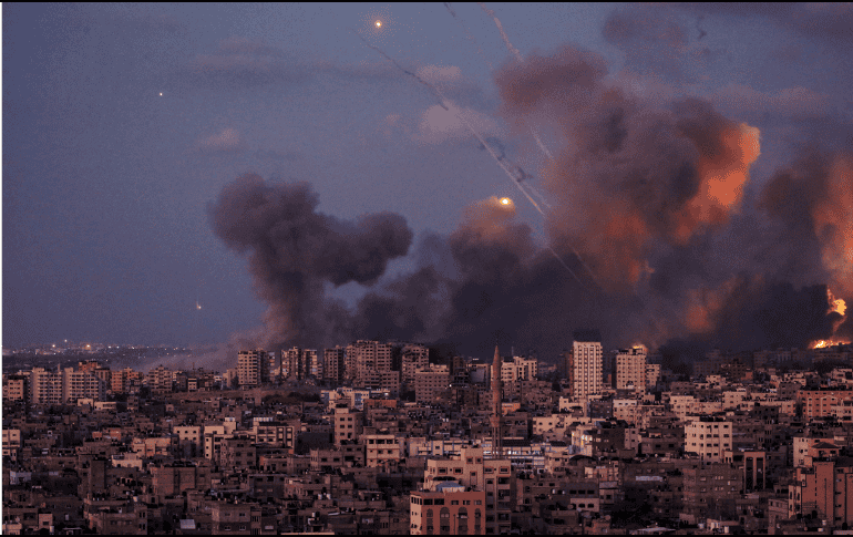 Hasta ahora se ha confirmado la muerte de trece franceses y la desaparición de otros 17, entre ellos cuatro menores, y de los que se teme que sean rehenes de Hamás. EFE.