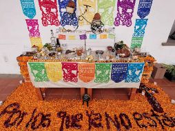 El altar puede ser adornado con papel picado, con telas de seda y satín. SUN / ARCHIVO