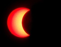 Verlo sin el equipo necesario puede generar severos daños porque su luz es perjudicial para el ojo humano. AFP/Archivo