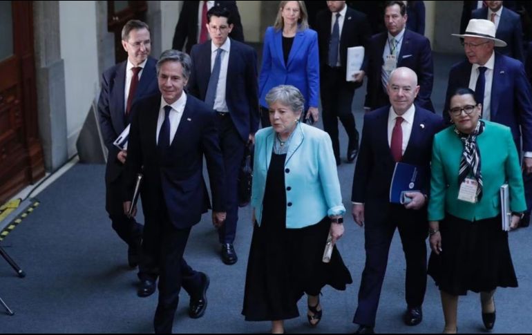 Rindieron homenaje a la memoria de los valientes hombres y mujeres de ambos países que han perdido la vida en la búsqueda de la paz y la justicia.SUN