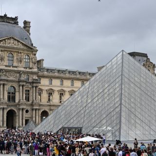 Evacuan el museo del Louvre; Francia está en alerta