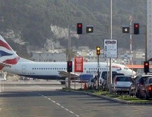 Conoce algunos de los aeropuertos más peligrosos del mundo. Aeropuerto de Gibraltar - Reino Unido. ESPECIAL / PINTEREST @siusalukialum