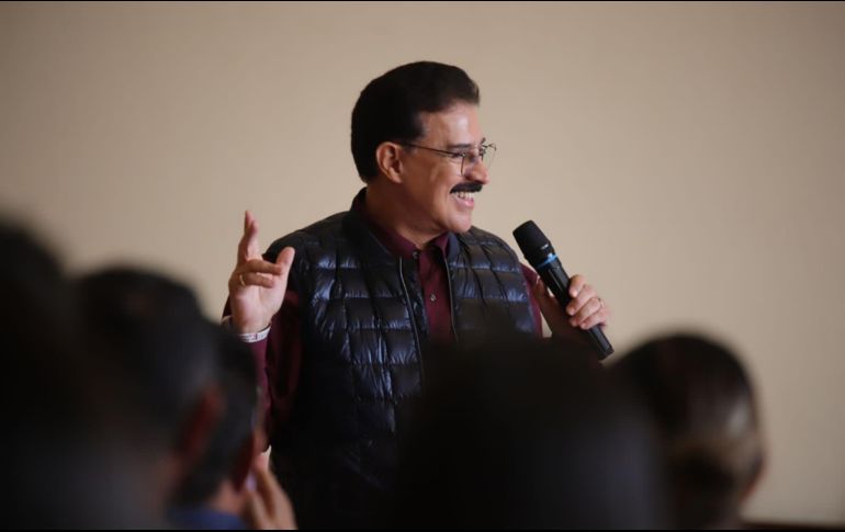 El Dr. Carlos Lomelí en su visita por Tepatitlán de Morelos dijo que el movimiento de la transformación está hecha por todos y todas las mexicanas. ESPECIAL.