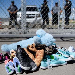 Gobierno de Biden llega a un acuerdo contra separación de familias en la frontera con México