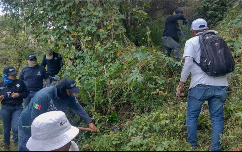Fue en la ladera del barranco ubicado en la calle Ameca que las personas encontraron varias prendas de ropa, así como lo que parece ser restos humanos calcinados. CORTESÍA / Luz de Esperanza