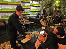 Mario Ávalos, presidente de Canirac, comentó que es muy importante la capacitación de los meseros. EL INFORMADOR / ARCHIVO