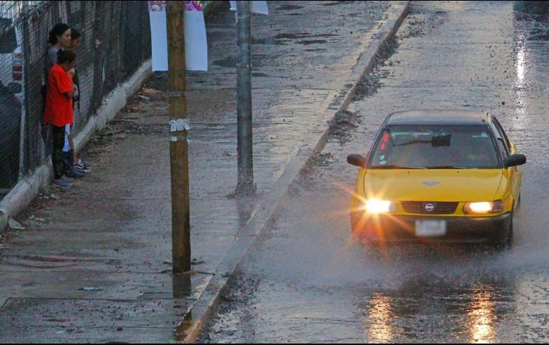 Mantienen una estrecha vigilancia sobre una zona de baja presión localizada esta mañana al sureste de la República. El Informador/Archivo
