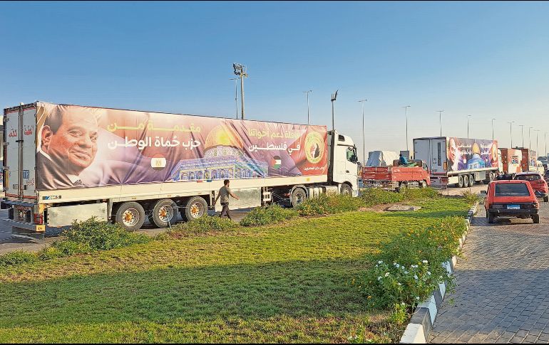 Los tráileres con ayuda humanitaria que estaban varados en Egipto podrán pasar a Gaza. AFP