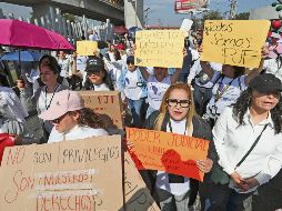 Los trabajadores del Poder Judicial en Toluca, Estado de México, también salieron a las calles para expresar su inconformidad por la extinción de 13 fideicomisos que afectan sus derechos laborales. EL UNIVERSAL