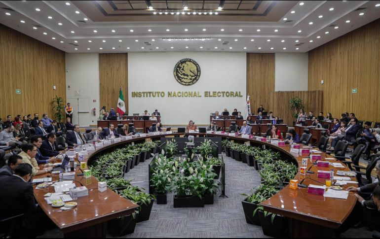 Al votarse mayoritariamente en contra, la consejera presidenta del INE, Guadalupe Taddei señaló que ya no habrían votación en lo particular y el proyecto quedaba rechazado. SUN/  G. Pano.