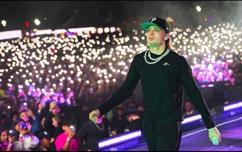 Peso Pluma no dudó en expresar su admiración a Julián Quiñones. ESPECIAL / @ElPesoPluma