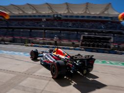 MAX VERSTAPPEN. El flamante tricampeón del mundo finalizó en la primera posición al ser el más rápido de la sesión. EFE / S. Thew