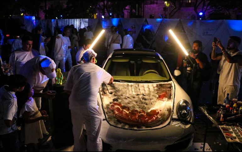 El público tuvo la oportunidad de ver el proceso creativo de los aristas locales. EL INFORMADOR/ A. Navarro