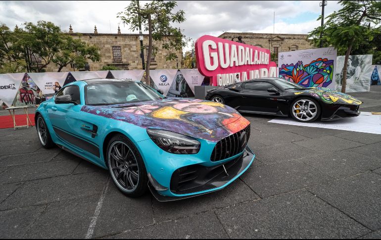 Más de 20 coches de marcas de lujo fueron intervenidos por artistas locales. EL INFORMADOR/ H. Figueroa