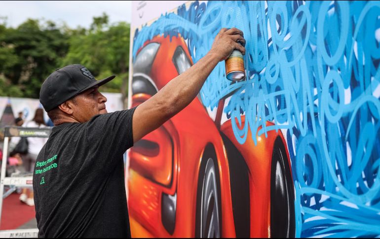 Más de 20 coches de marcas de lujo fueron intervenidos por artistas locales. EL INFORMADOR/ H. Figueroa