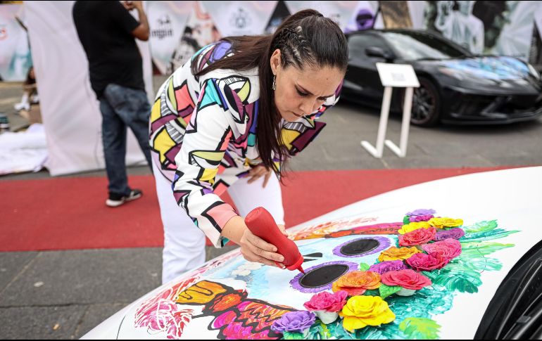 Más de 20 coches de marcas de lujo fueron intervenidos por artistas locales. EL INFORMADOR/ H. Figueroa