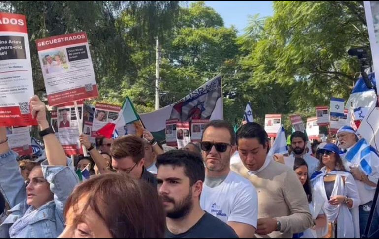Como parte de las actividades, durante la manifestación entonaron el Himno Nacional Mexicano. CORTESÍA