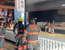 En el área de comida de Plaza Patria se registró un incendio provocado por una freidora. ESPECIAL.
