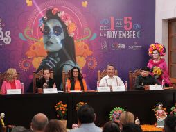 En rueda de prensa, la presidenta de San Pedro Tlaquepaque, Citlalli Amaya, acompañada distintas autoridades municipales, presentó el programa de actividades de este festival, que se llevará a cabo del 1 al 5 de noviembre próximos. CORTESÍA / Gobierno de Tlaquepaque