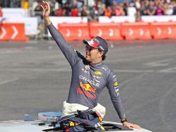 Sergio Pérez ha dado muestra de su pasión por el futbol. EL INFORMADOR/ Archivo.