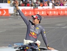 Sergio Pérez ha dado muestra de su pasión por el futbol. EL INFORMADOR/ Archivo.