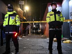 El año pasado, en el callejón de Itaewon tuvo lugar una avalancha humana que dejó 159 muertos durante los festejos de Halloween de 2022. AFP / ARCHIVO