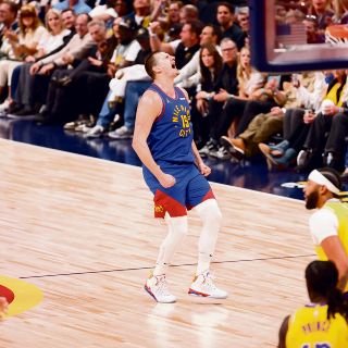 Los Nuggets estrenan su título venciendo a los Lakers