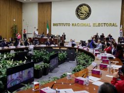 El Consejo General del INE resolvió mediante votación que los partidos postulen en paridad a mujeres como candidatas a gubernaturas. EL UNIVERSAL