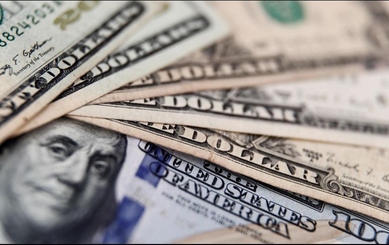 El peso retrocedió un poco respecto al dólar en el inicio de este miércoles. EFE / ARCHIVO