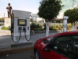 La opción más viable para poder recargar la batería del carro eléctrico es en casa. EL INFORMADOR / ARCHIVO