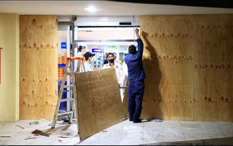 Comercios implementan medidas ante la llegada de 