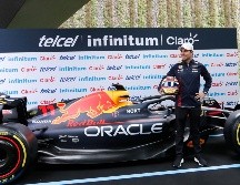 El piloto tapatío Checo Pérez agradece el apoyo que ha recibido por parte de la afición a la Fórmula 1 en su país. EFE / M. Guzmán