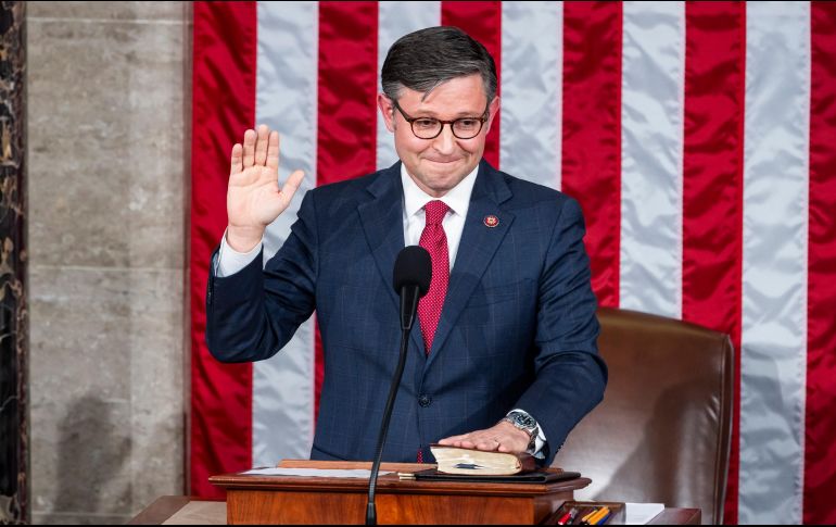 El congresista Mike Johnson, aliado del expresidente Donald Trump, fue elegido líder de la Cámara de Representantes al lograr superar la división del Partido Republicano. EFE / J. Lo Scalzo