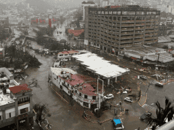 Tras el paso del Huracán 'Otis', internautas recuerdan a Pauline, otro huracán que destrozó a Acapulco. ESPECIAL.