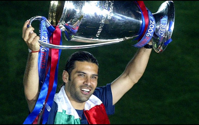 Una vez con el formato que se conoce hoy en día, Rafael Márquez fue el primer mexicano quien disputó la Champions League. AFP / ARCHIVO