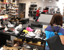 Checa los descuentos en tenis que Liverpool tiene en su página en línea. EL INFORMADOR/ ARCHIVO.