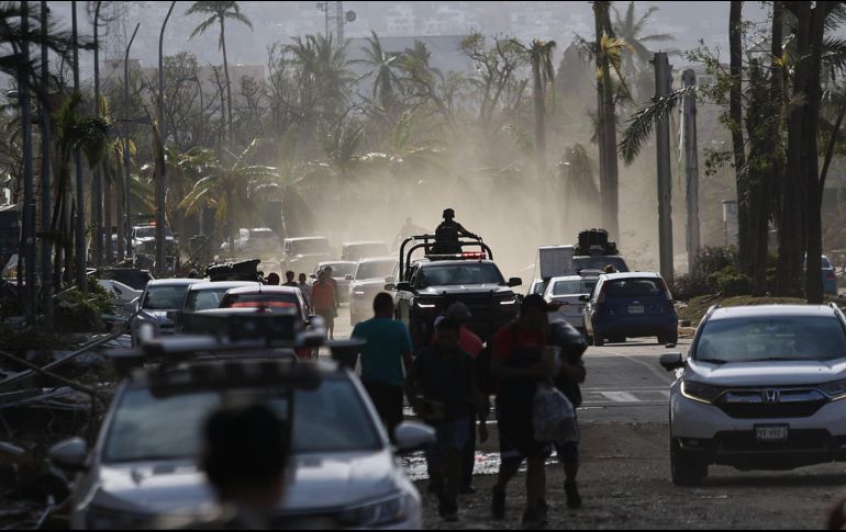 La mayor organización logística es la de las Fuerzas Armadas, destacó López Obrador en el Salón Tesorería. EFE / J. Luis de la Cruz
