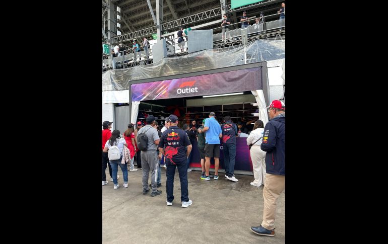 Hoy, el Gran Premio, fue una fiesta en donde para los fanáticos del automovilismo en donde no existió la rivalidad. EL INFORMADOR / P. Gallardo